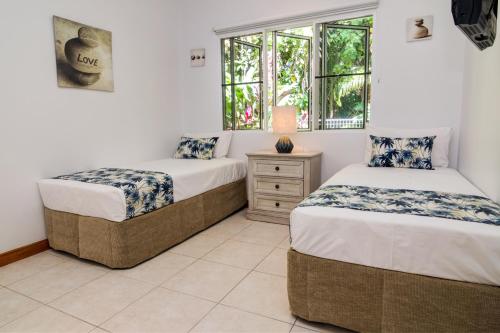 Katil atau katil-katil dalam bilik di Hanalei Port Douglas - Private Pool