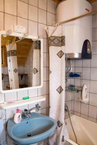 a bathroom with a sink and a mirror and a tub at Villa Moutain View in Žabljak