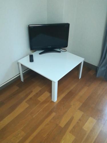 a white table with a television on top of it at Yakuendai Wacore Elegance in Chiba