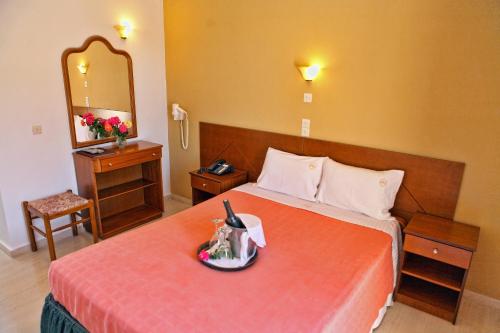 Ένα ή περισσότερα κρεβάτια σε δωμάτιο στο Pasiphae Hotel