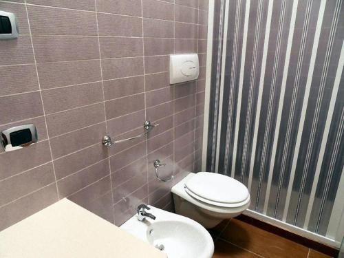 Bilik mandi di Residence Bandiera Gialla