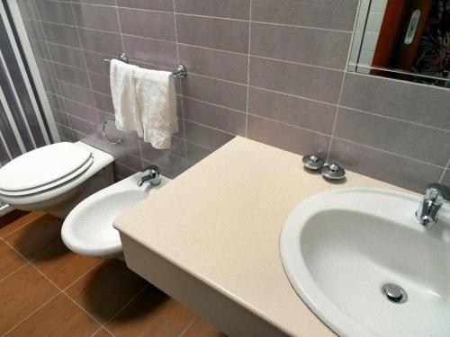 Bilik mandi di Residence Bandiera Gialla