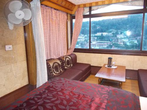 Photo de la galerie de l'établissement Comfortable Rooms Fitted With Modern Amenities, à Nainital