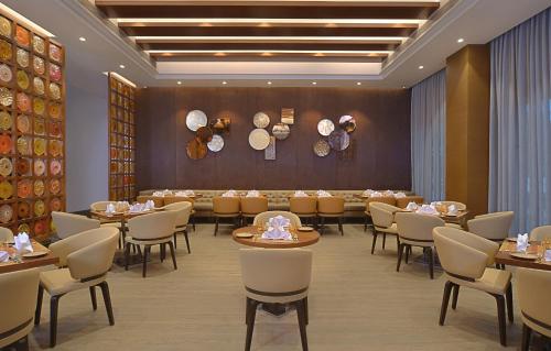 Restoran atau tempat lain untuk makan di Radisson Mumbai Andheri MIDC