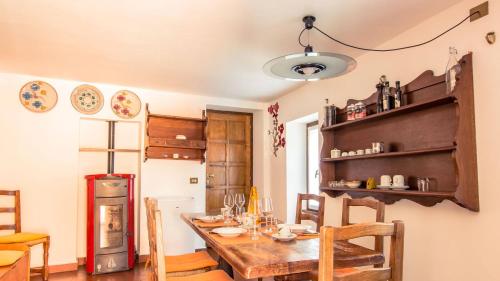 a dining room with a table and a refrigerator at Il mulino in Varenna