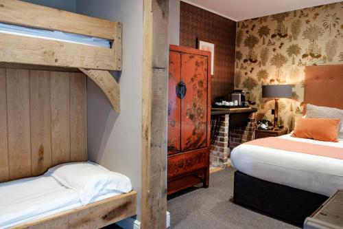 Katil atau katil-katil dalam bilik di The Bull Hotel