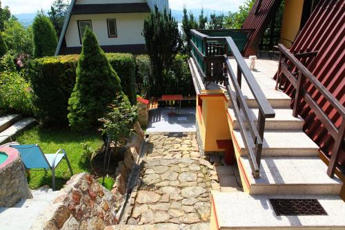 Κήπος έξω από το Domek całoroczny Tresna Agata