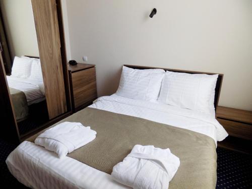 Una cama o camas en una habitación de Garden Palace