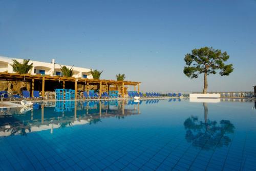 Πισίνα στο ή κοντά στο Kinetta Beach Resort and Spa