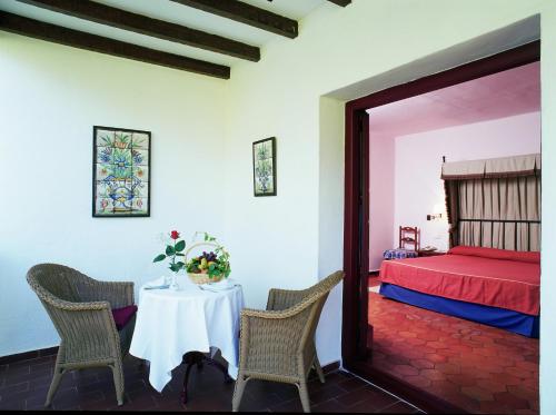 A bed or beds in a room at Parador de Albacete