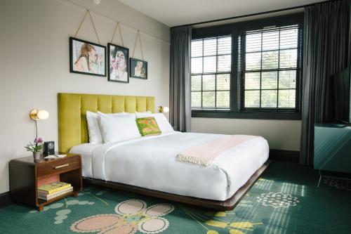 Hotel Clermont Atlanta, by Oliver Image
