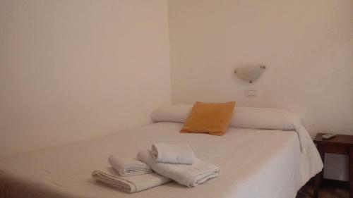 Una cama o camas en una habitación de Calafate Viejo Hostel