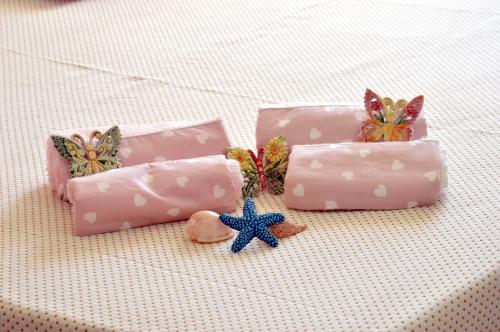a group of three pink candles with a starfish at Le Grotte in Castro di Lecce