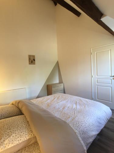 Postel nebo postele na pokoji v ubytování Domaine des Trois chateaux