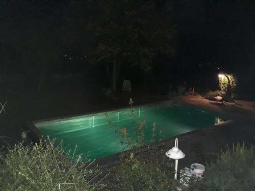 a swimming pool lit up at night at Vermieterei in Oberwölbling