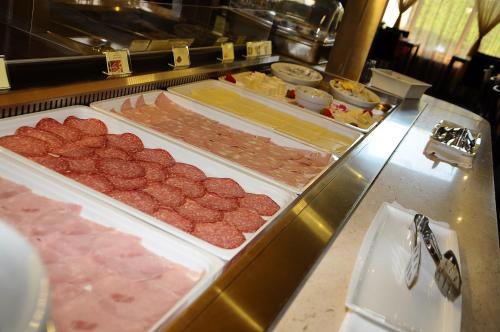 Jídlo v aparthotelu nebo okolí