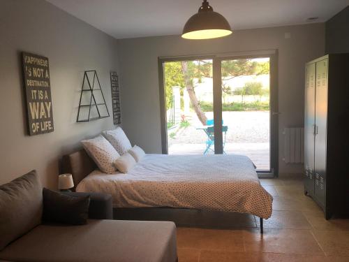 Ένα ή περισσότερα κρεβάτια σε δωμάτιο στο Cosy Wood House