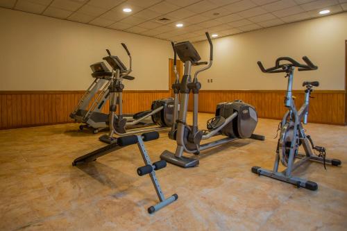 a gym with three exercise bikes in a room at Hotel Diego de Almagro Puerto Montt in Puerto Montt