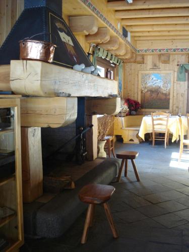 Χώρος καθιστικού στο Hotel Chamois d'Or