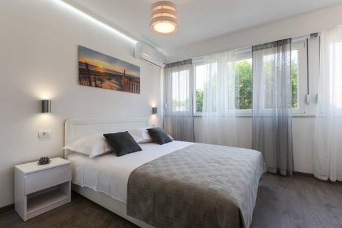 Postel nebo postele na pokoji v ubytování Reza Luxury Apartment