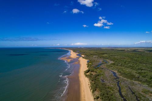 an aerial view of a beach and the ocean at Moore Park Beach Inn in North Coast