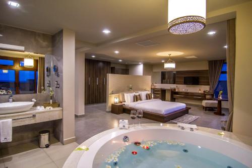 صورة لـ Royal Shaza Suites في شانزو