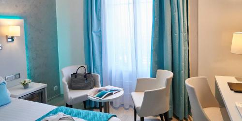 Ένα ή περισσότερα κρεβάτια σε δωμάτιο στο Best Western Plus Hotel Carlton Annecy