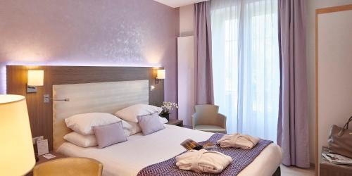 Ένα ή περισσότερα κρεβάτια σε δωμάτιο στο Best Western Plus Hotel Carlton Annecy
