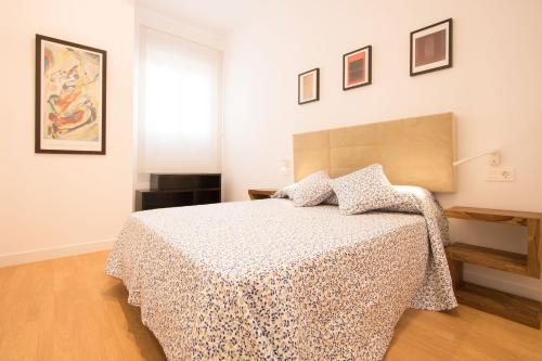 Ліжко або ліжка в номері Murallas de Sevilla Apartamento con garaje 4 pax