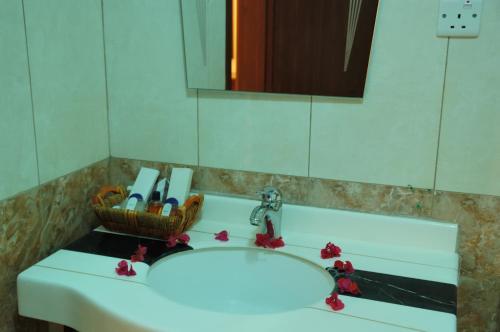 Salle de bains dans l'établissement Al Qidra Hotel & Suites Aqaba