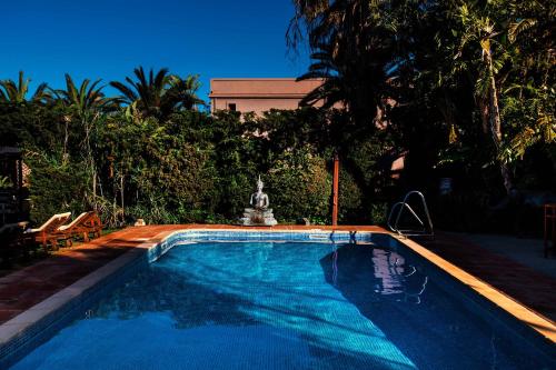 
Het zwembad bij of vlak bij Chillout Hotel Tres Mares
