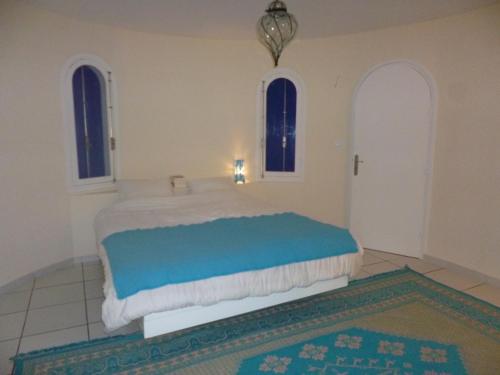Säng eller sängar i ett rum på Dar A'Mina