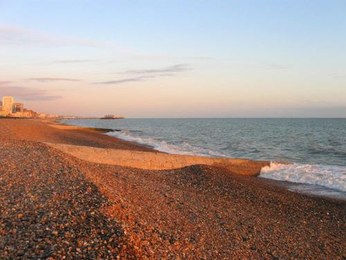 Great 2 bedroom apt by the beach and town photo 22