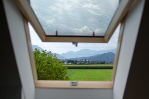 Vista general de una montaña o vista desde la habitación en casa particular