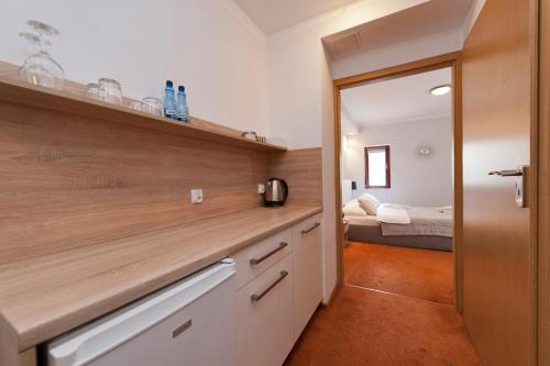Ένα ή περισσότερα κρεβάτια σε δωμάτιο στο Apartamenty Stary Port