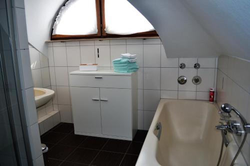 Ванна кімната в Rennbahn - Life Iffezheim; Wohnen mit Rennbahnblick