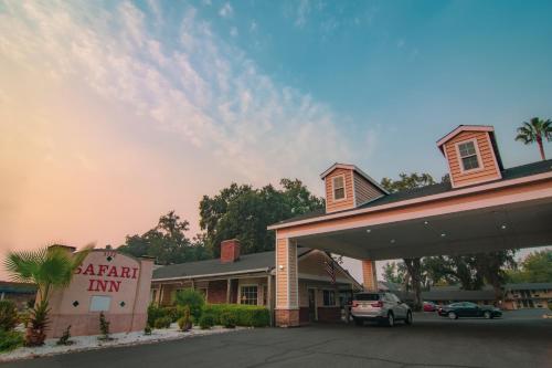 Safari Inn