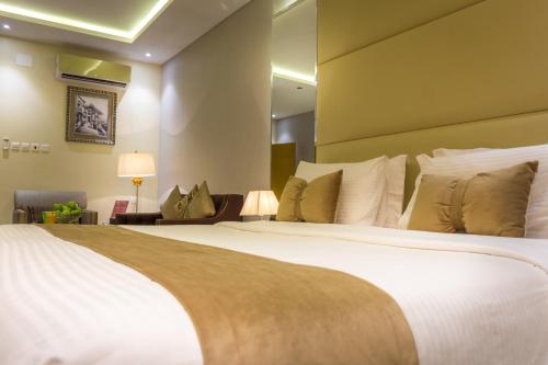 Кровать или кровати в номере Al Muhaidb Residence - Abha