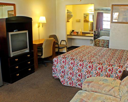 Ein Bett oder Betten in einem Zimmer der Unterkunft American Dream Inn