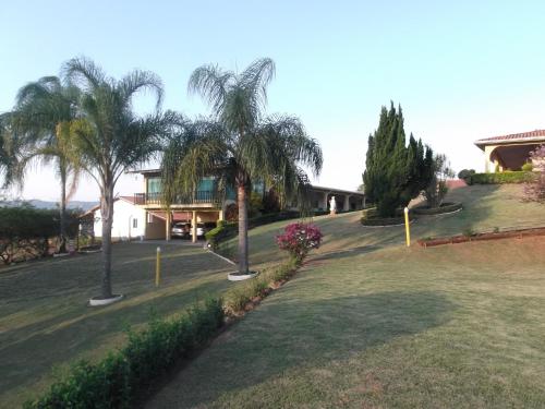 Taman di luar Pousada Recanto Feliz Itatiba