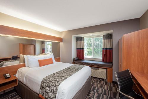 Ένα ή περισσότερα κρεβάτια σε δωμάτιο στο Microtel Inn & Suites by Wyndham Springfield