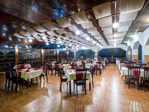 Restavracija oz. druge možnosti za prehrano v nastanitvi Azao Resort & Spa
