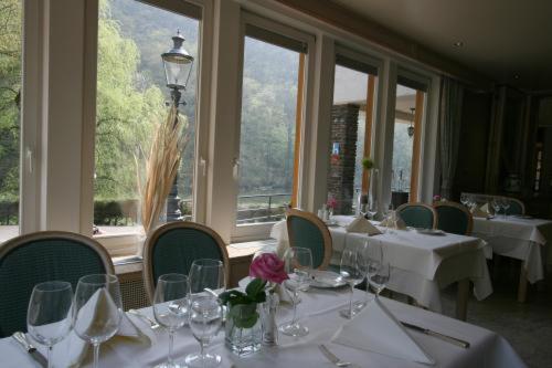 Un restaurante o sitio para comer en Cocoon Hotel La Rive