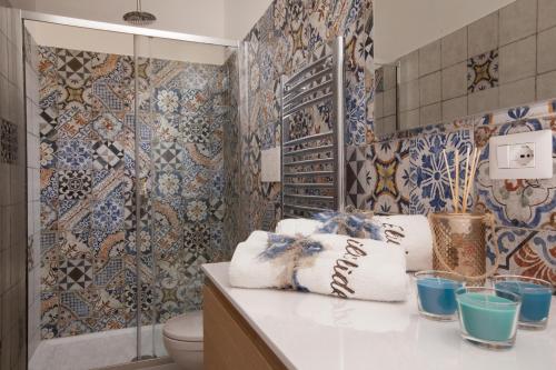 Ένα μπάνιο στο Villa Elide