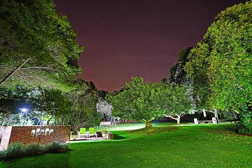 Κήπος έξω από το Andante Lodge