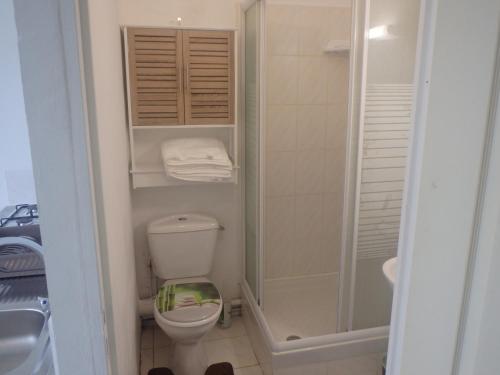 Koupelna v ubytování Apartment Studio Halfon