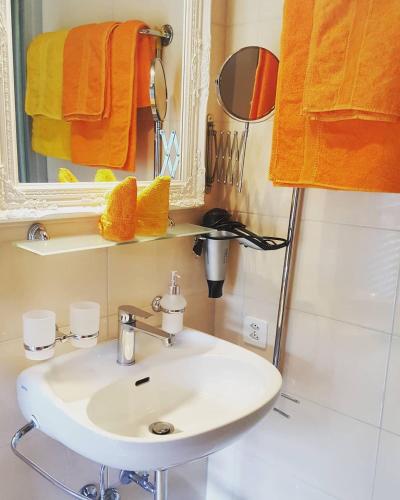 a bathroom with a sink and a mirror and towels at Casa Aries & Studio Aurora, Cavigliano in Cavigliano
