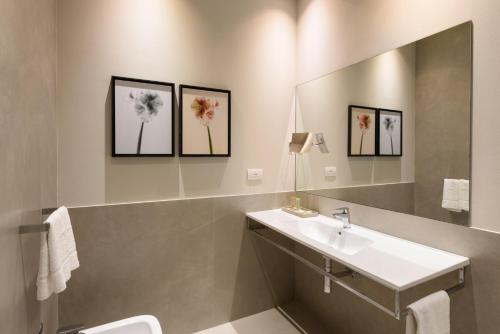 Palazzo Vasarri - Luxury design suites tesisinde bir banyo