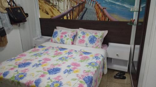 Flat Mar Brasil Tropical - Apartamento de 2 Quartos com Suite e Vista do Mar tesisinde bir odada yatak veya yataklar