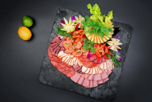 ホテルの敷地内または近くでの食事または食べ物